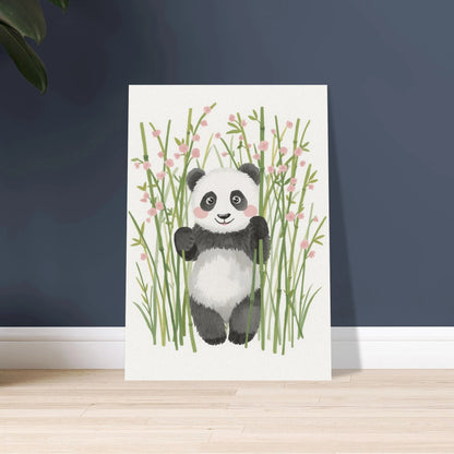 Söt panda i akvarell bland bambu och rosa blommor, barnrumsinredning.