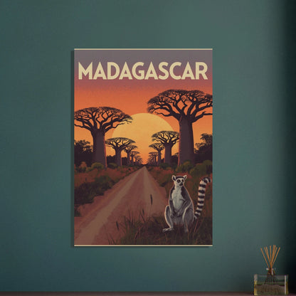 Ringstjärtad lemur i Madagaskars solnedgång med baobabträd, vintage poster.