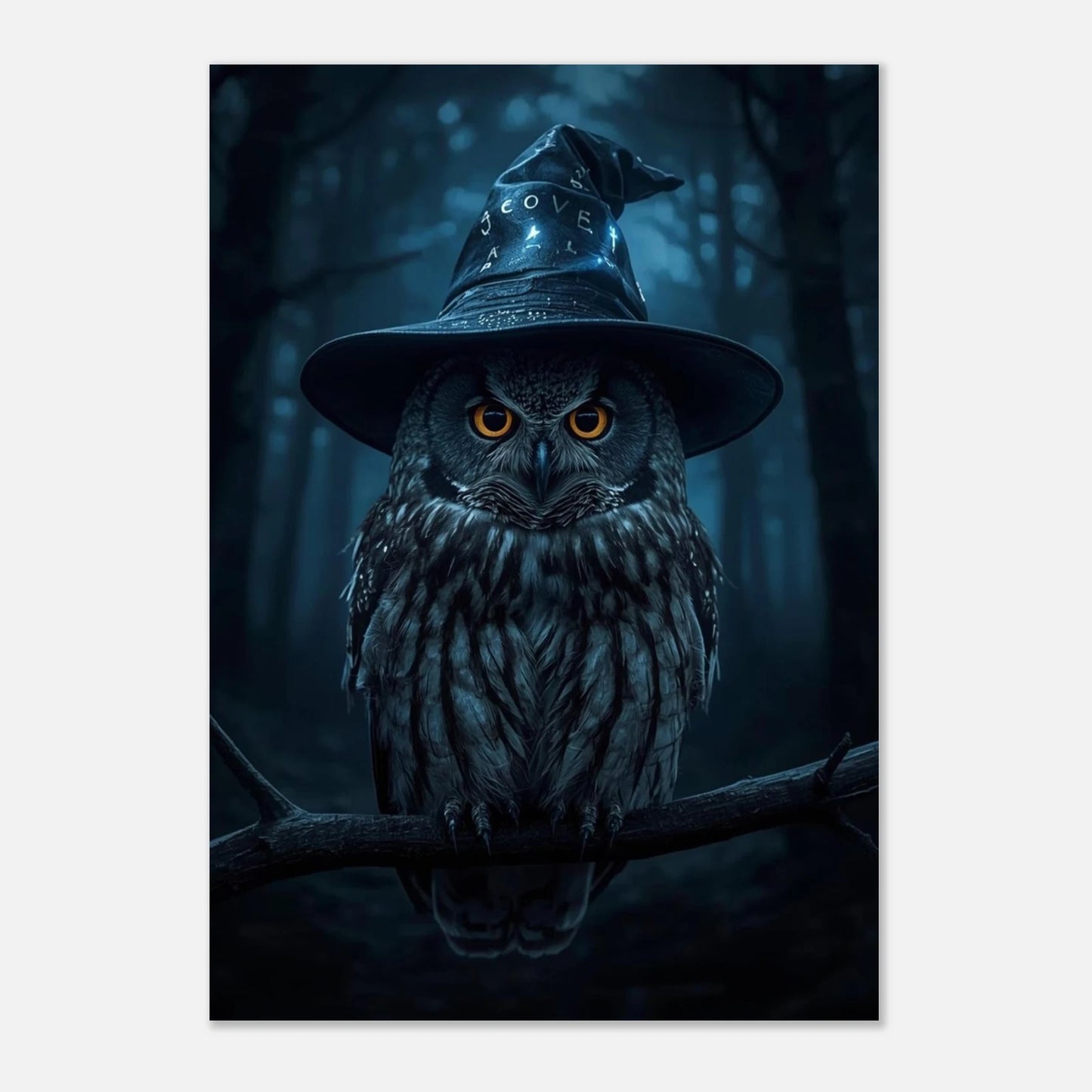 Sagoaktig uggleposter med mystisk stämning och mörkblå färgtoner för barnrum