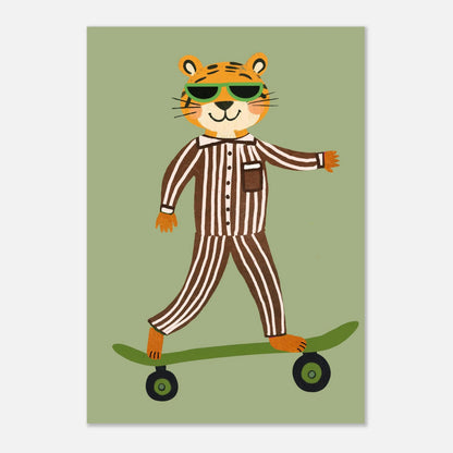 Illustration av tiger i pyjamas på skateboard mot grön bakgrund