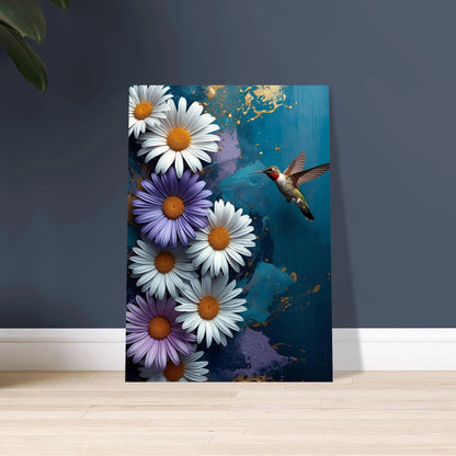 Kolibri bland vita och lila blommor på abstrakt bakgrund.