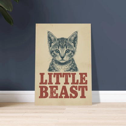 Kattunge i vintage-stil med texten "Little Beast", charmigt djurmotiv.
