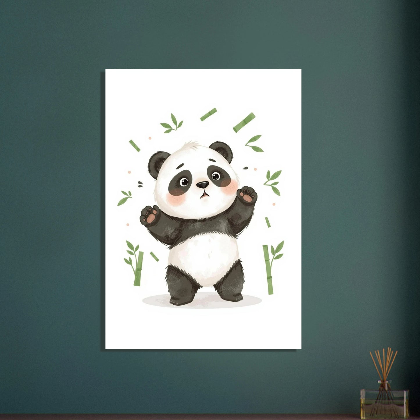 Söt baby panda med stora ögon, omgiven av bambu.