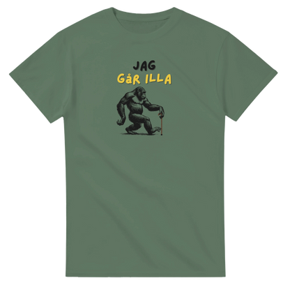 Närbild på tryck med gorilla och texten Jag går illa – Tecknad T-shirt
