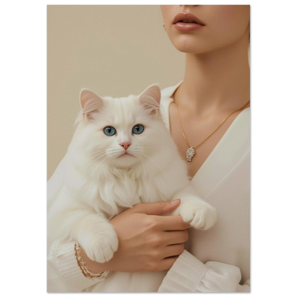 Sibirisk katt eller Ragdoll i ljus miljö – harmoniskt djurmotiv