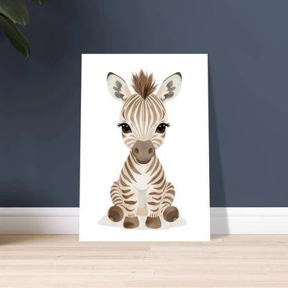 Söt babyzebra med mjuka bruna ränder och stora ögon
