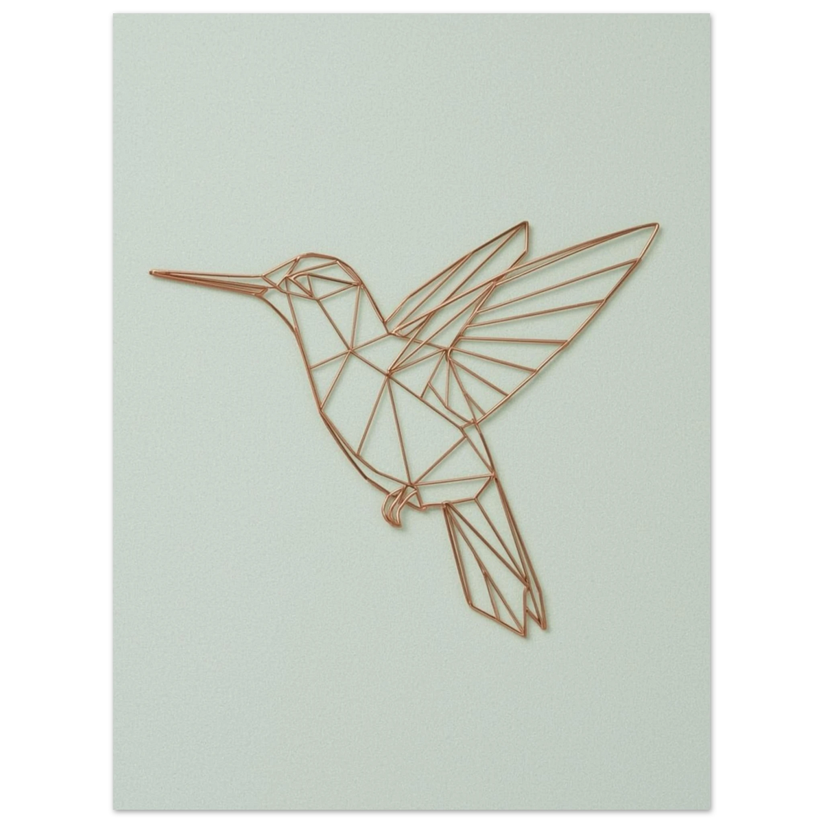 Modern väggkonst föreställande en kolibri i stilren geometrisk trådkonst