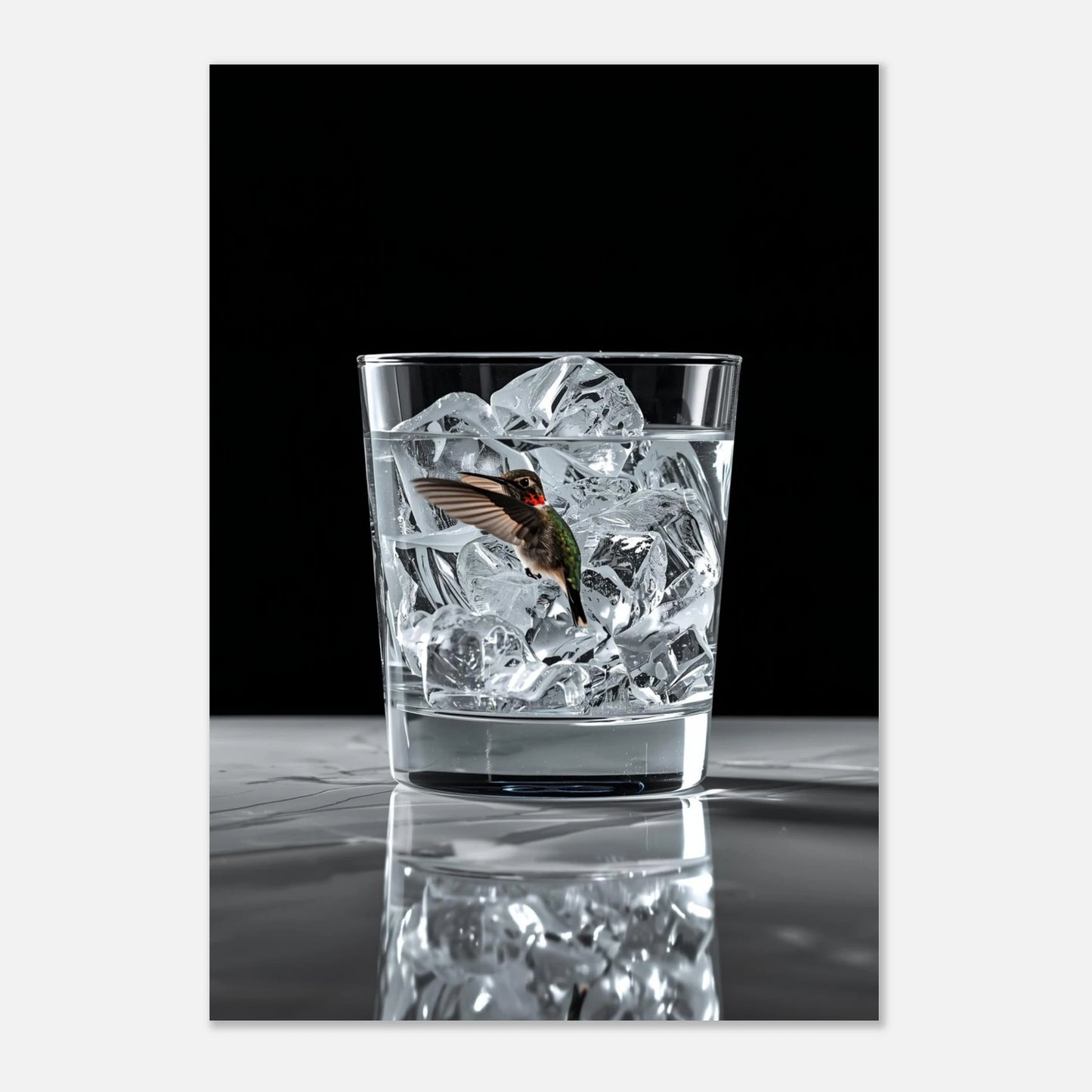 Minimalistisk poster med kolibri i ett glas vatten och is