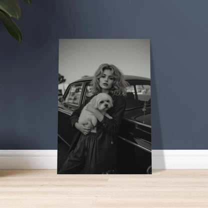 Stiliserad hund i lugna jordnära färger, minimalistisk design