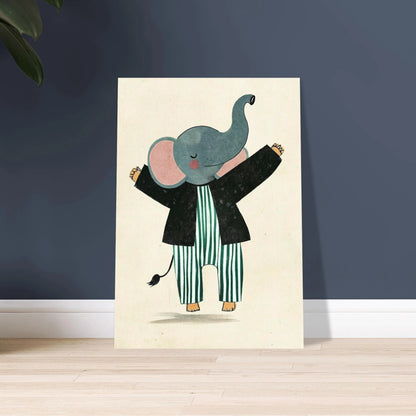 Elefant i randiga pyjamasbyxor och kavaj, lekfullt djurmotiv.
