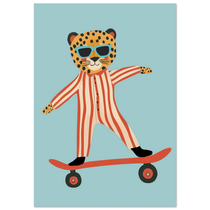 Leopard i rödvitrandig pyjamas på skateboard mot blå bakgrund