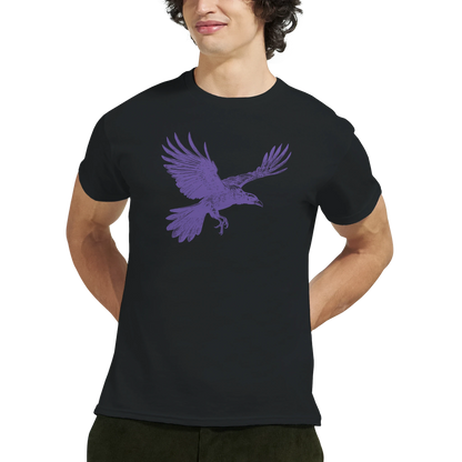 Närbild på lila korpmotiv med detaljerade vingar på svart tyg – Tecknad T-shirt