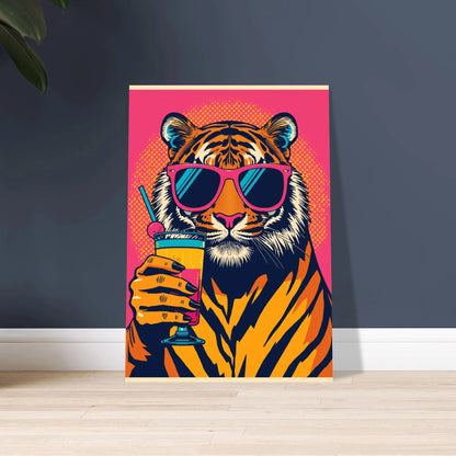 Popkonst tiger med solglasögon och drink, lekfullt djurmotiv