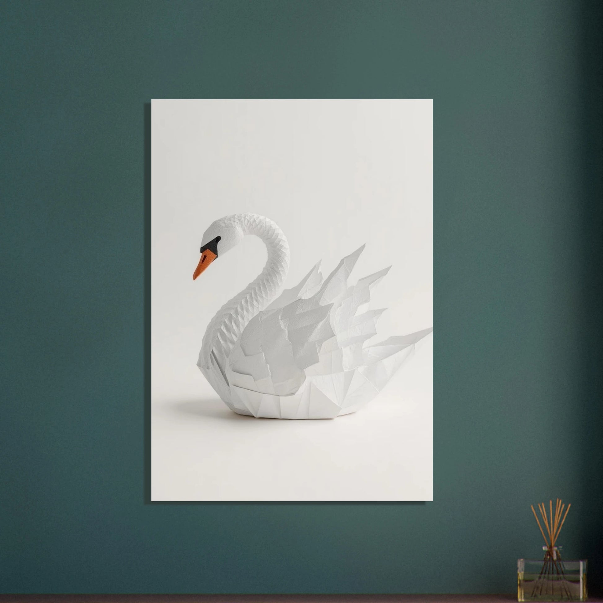 Origami svan i vitt papper, konstnärlig och elegant design.